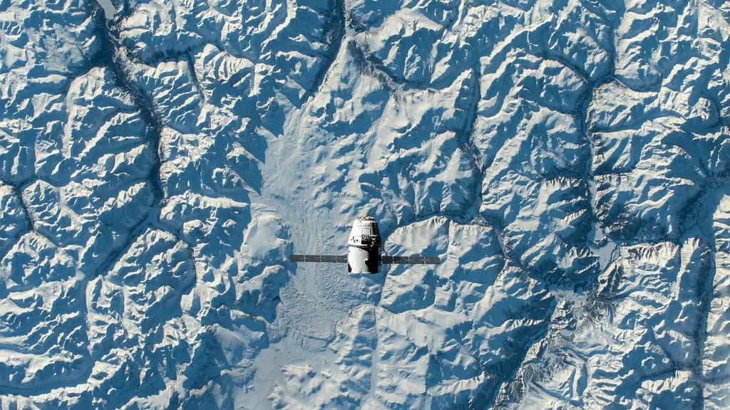 Researchers trained an AI to navigate near unknown spacecraft