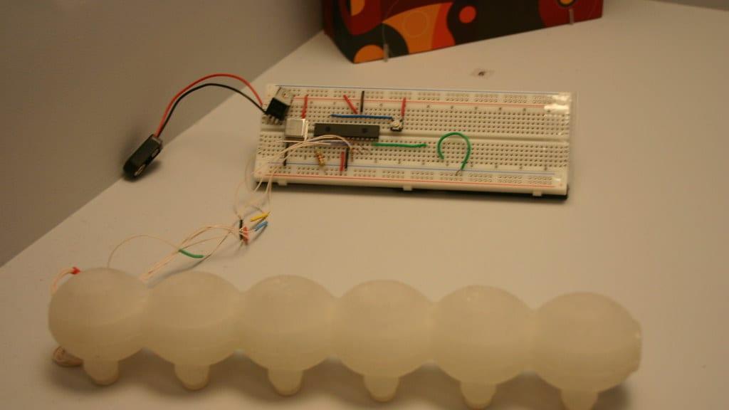 Underwater robot localized sources with 88 mm error using fluorescent whiskers
